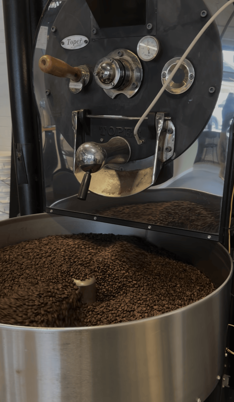 Supermarket coffee vs a roaster, the roast date tells the whole story